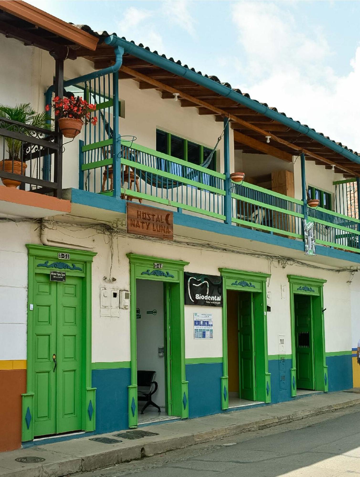 Hostal Naty Luna Jardín Esterno foto