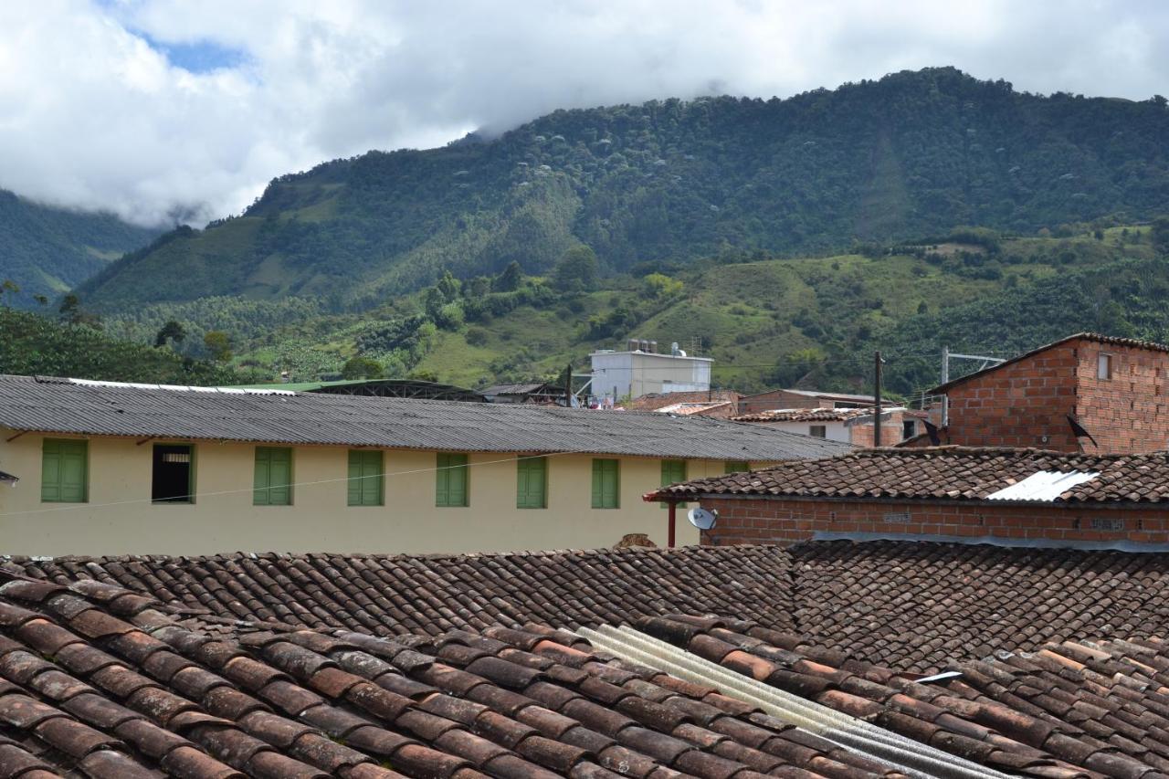 Hostal Naty Luna Jardín Esterno foto