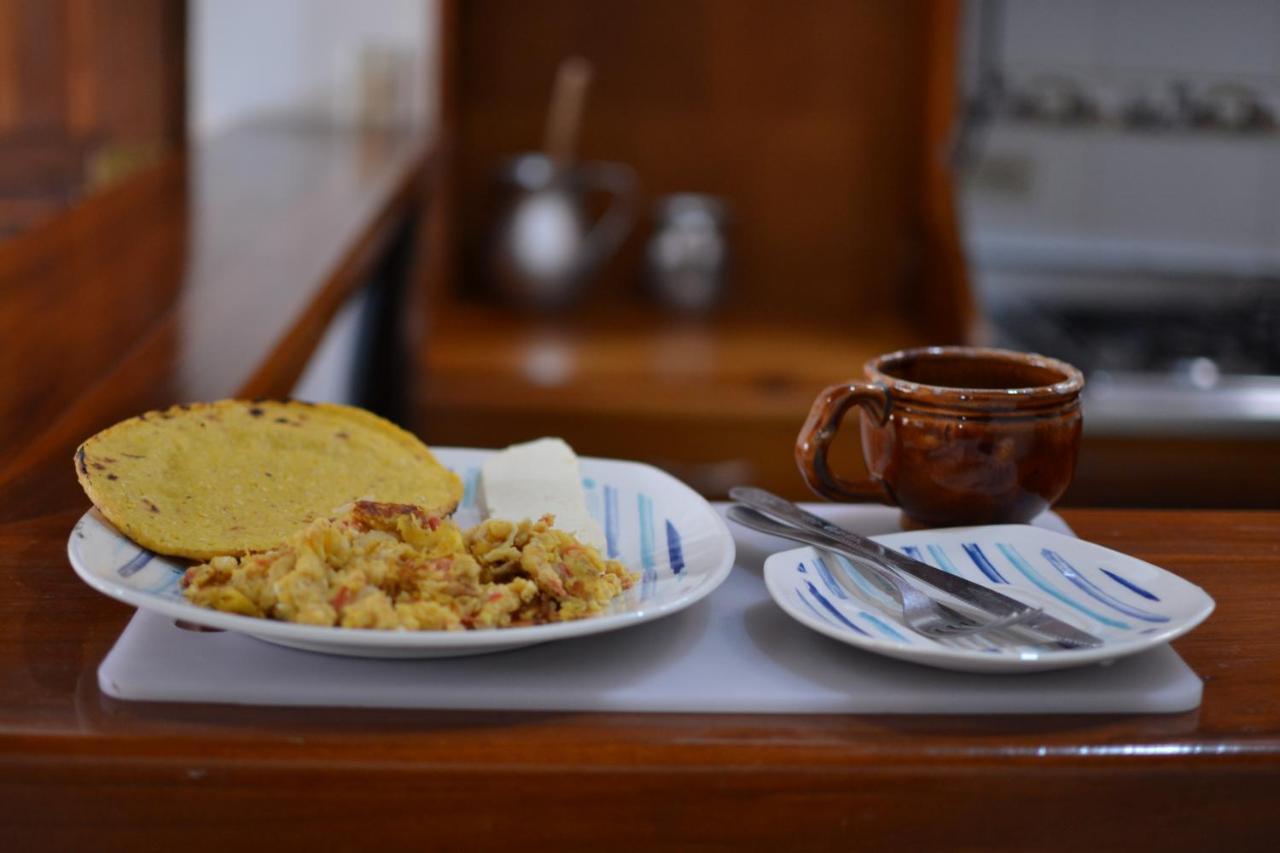 Hostal Naty Luna Jardín Esterno foto